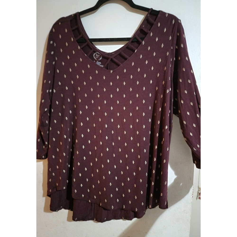 Maurices 24/7 Patterned Tee With Lattice V-Neckli… - image 2